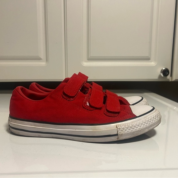 Women’s Converse Chuck Taylor Velcro - Picture 2 of 5